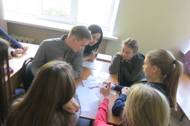 «Школа русского слова» познакомила первокурсников с лингвистическими журналами